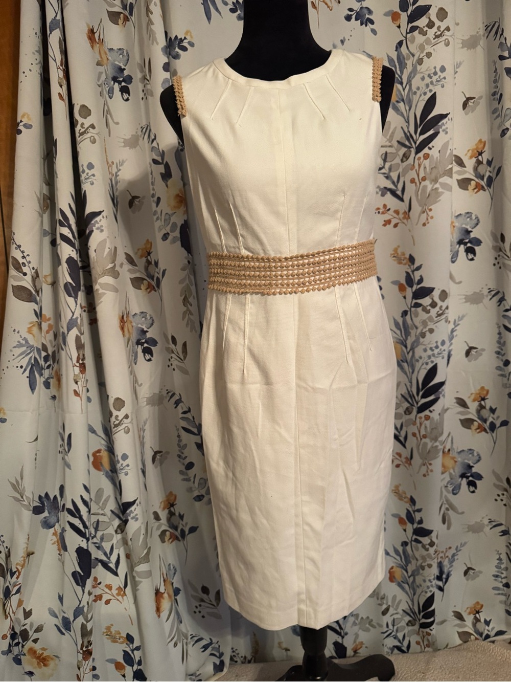 Anne Klein Cream Sheath Dress with Woven Waistband Size 4 B10